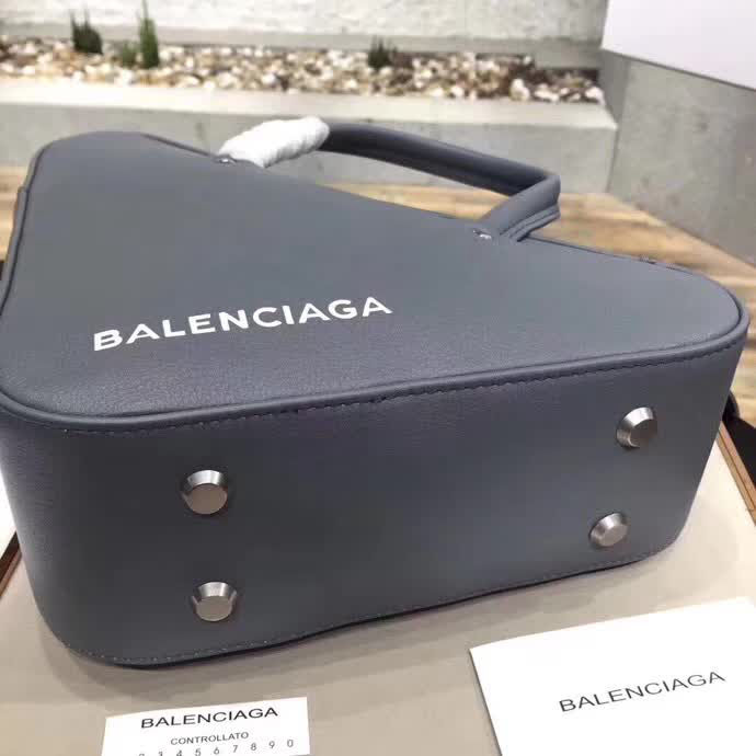 BALENCIAG巴黎世家 Balenciaga TRIANGLE DUFFLE L 三角包小號  BL1260